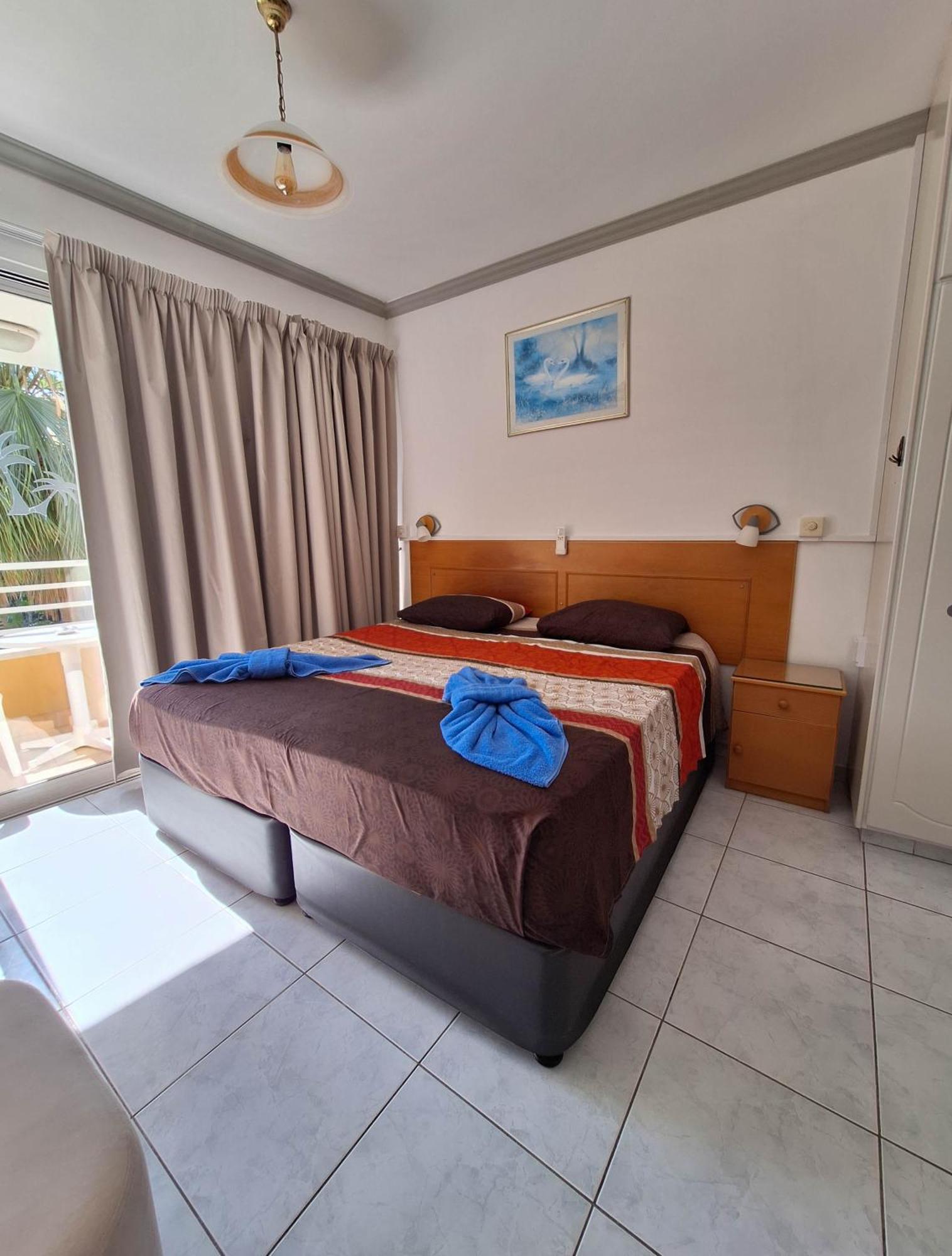 Apollonia Hotel Apartments Пафос Экстерьер фото